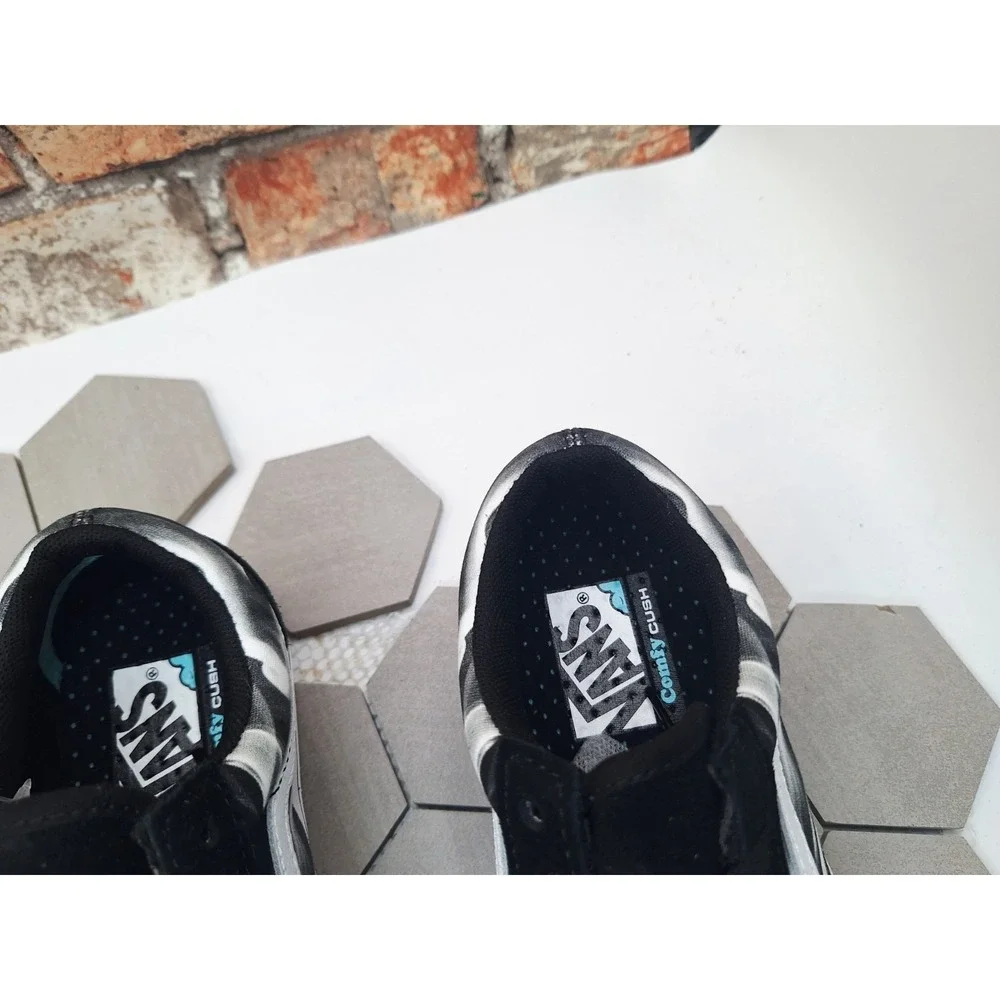 Women Sz 7 Vans Old School Comfy Cush Black White Swirl Sneakers VN0A5DYCBZW Knu - Picture 3 of 9